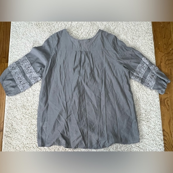 Women's Large Krazy Kat Gray Lace Detail Top NWT - Picture 2 of 9